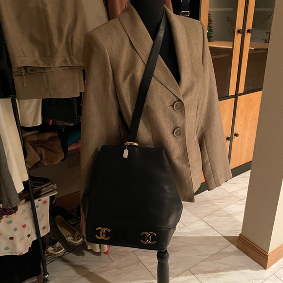 CHANEL CC Calfskin Shoulder Bucket Bag 24K Goldplated. - Picture 15 of 16